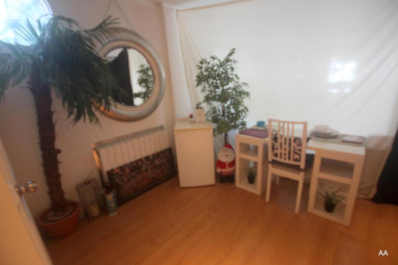 Little Peaceful Retreat With Bath, Heating, Terrace, Free Wifi Fridge Easy Parking Alloggio in famiglia *